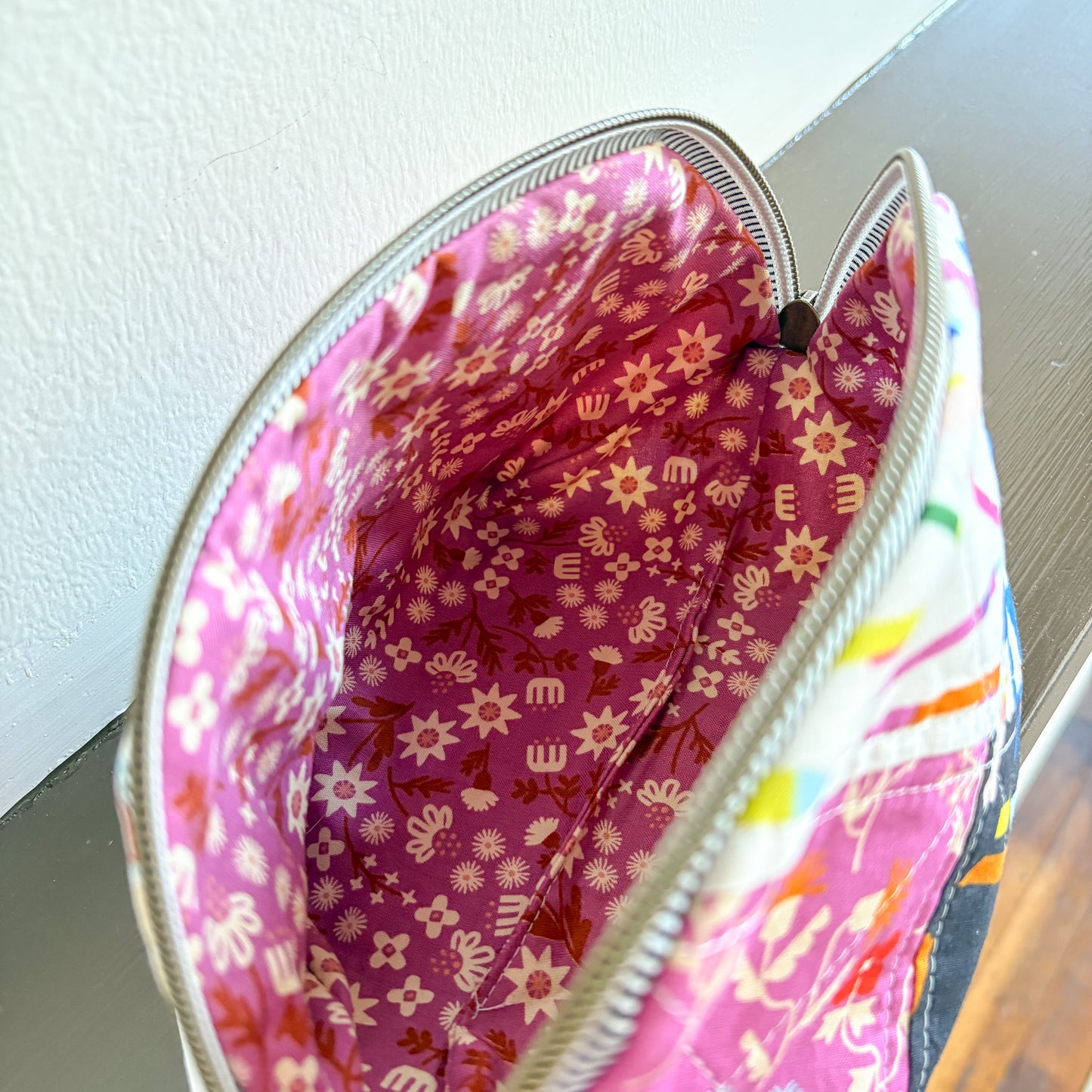 Small Criss Cross Pouch in Salutations