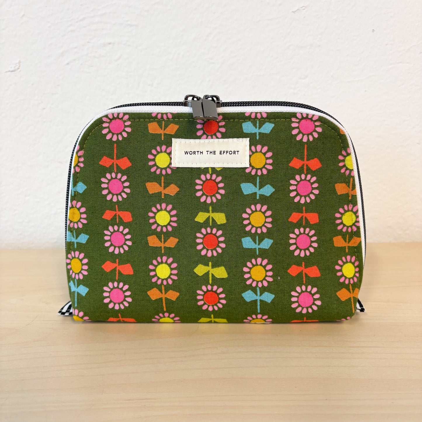 Large Honeycomb Case in Green Daisy Stripe