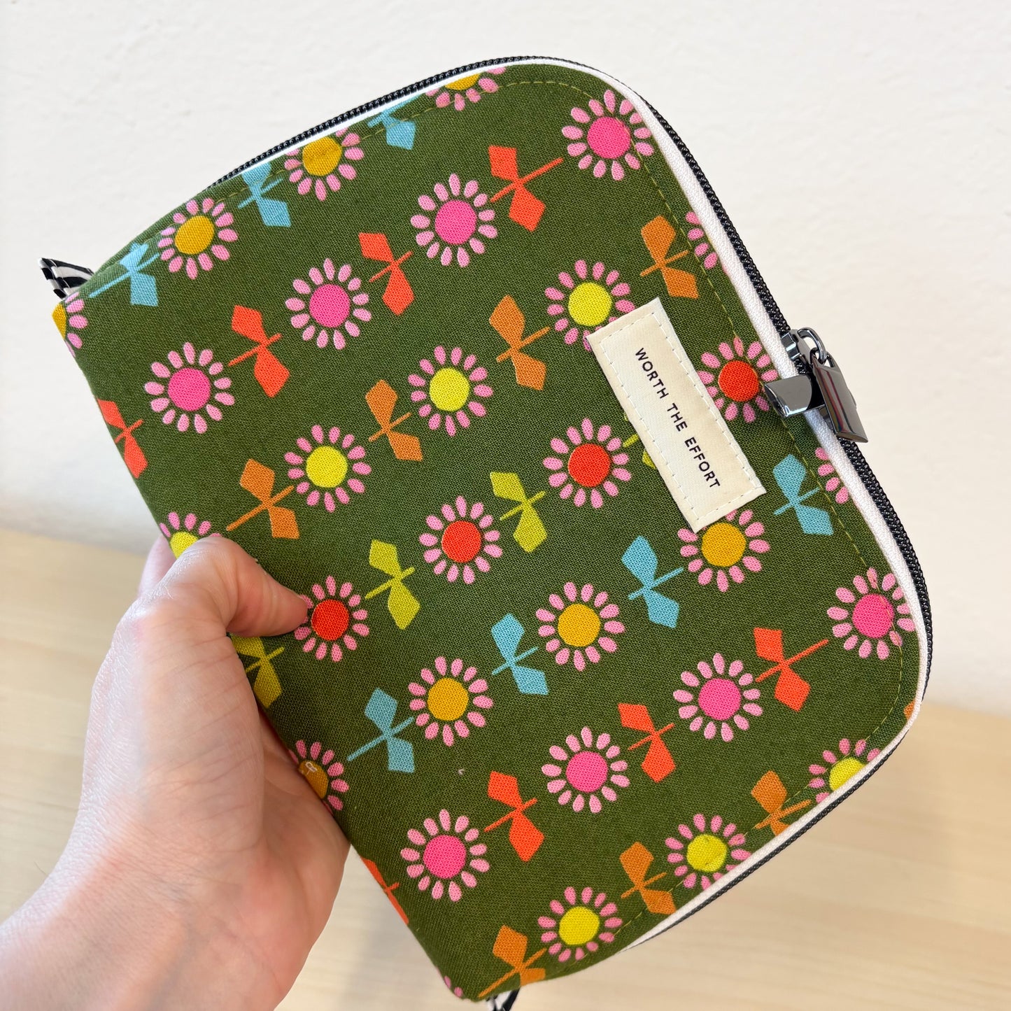 Large Honeycomb Case in Green Daisy Stripe