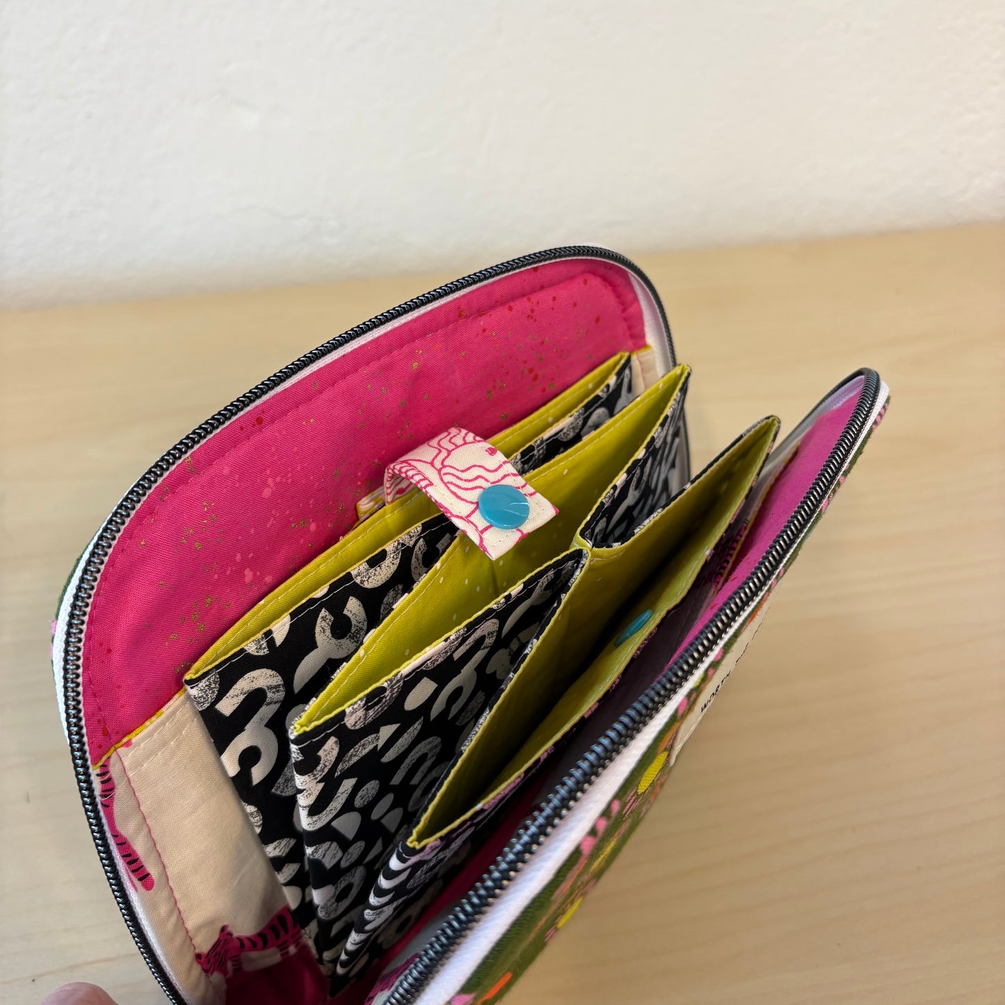 Studio Class: Honeycomb Case